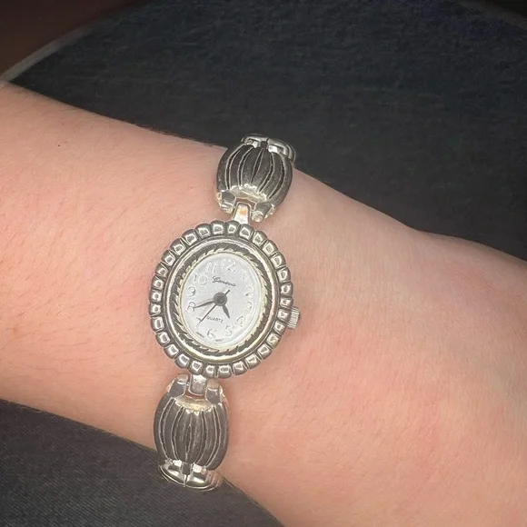 Vintage Geneva Silver Watch - Picture 5 of 13